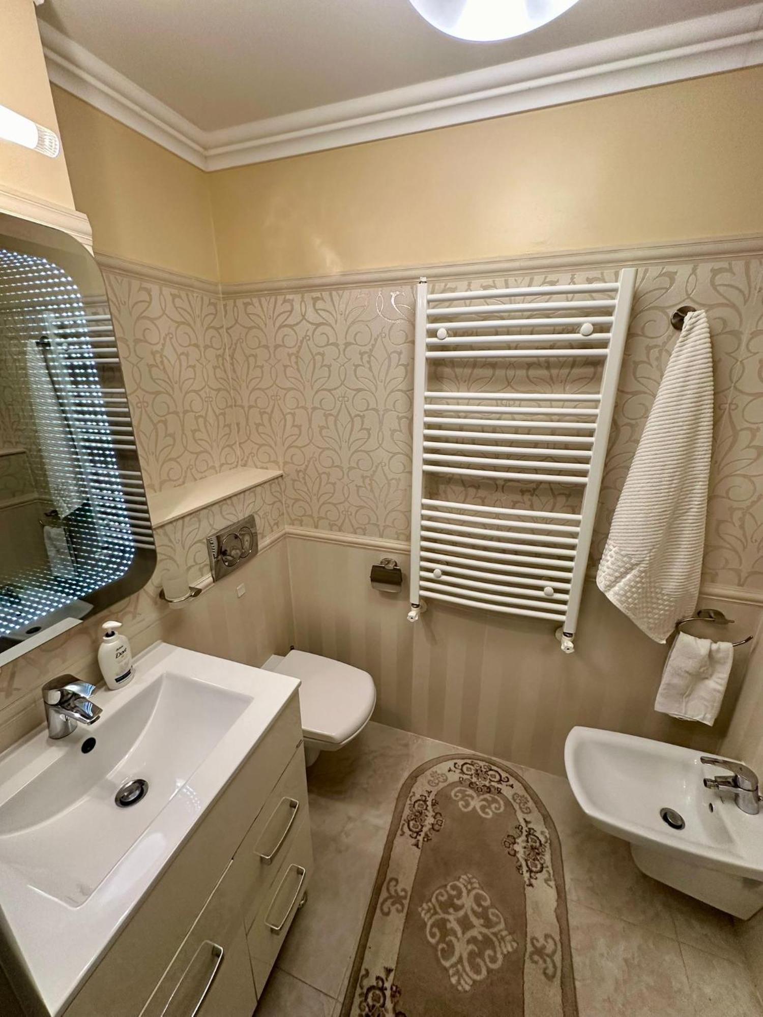 Arena Apartment Бакэу Экстерьер фото