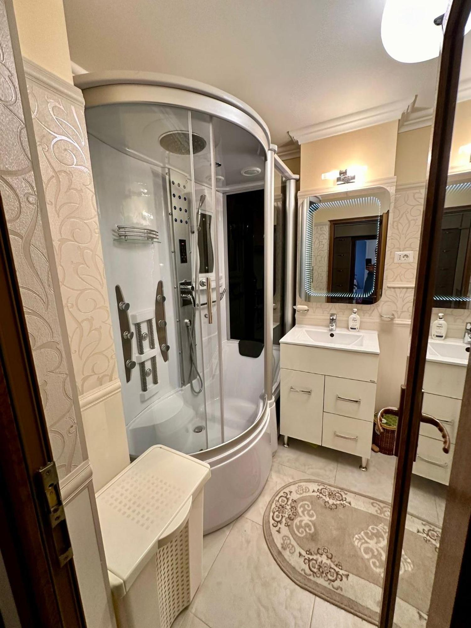 Arena Apartment Бакэу Экстерьер фото